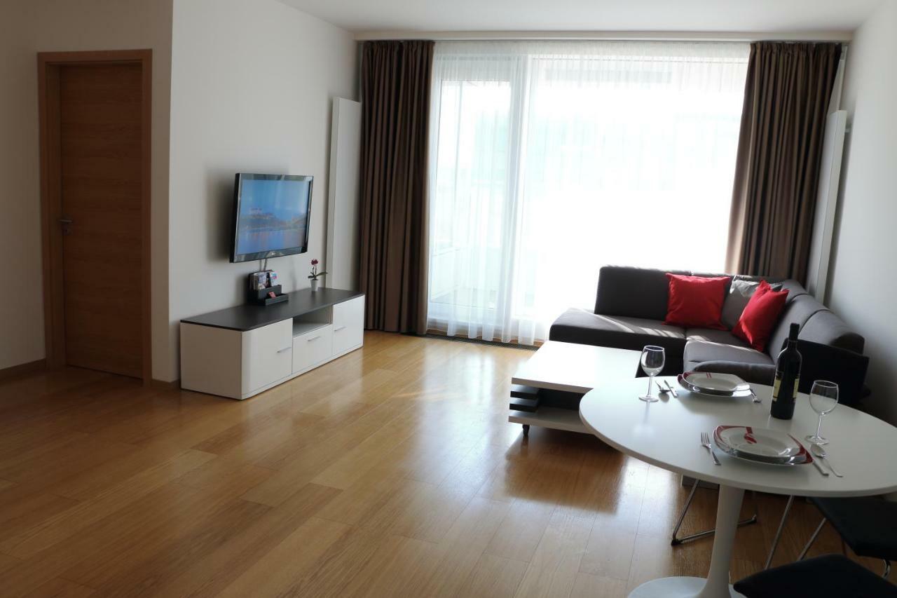 Panorama City Apartment With Free Parking Bratislava Exterior foto