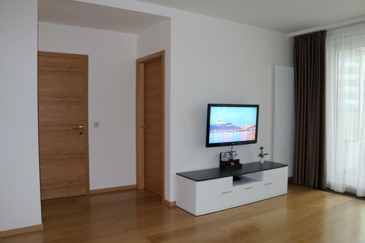 Panorama City Apartment With Free Parking Bratislava Exterior foto